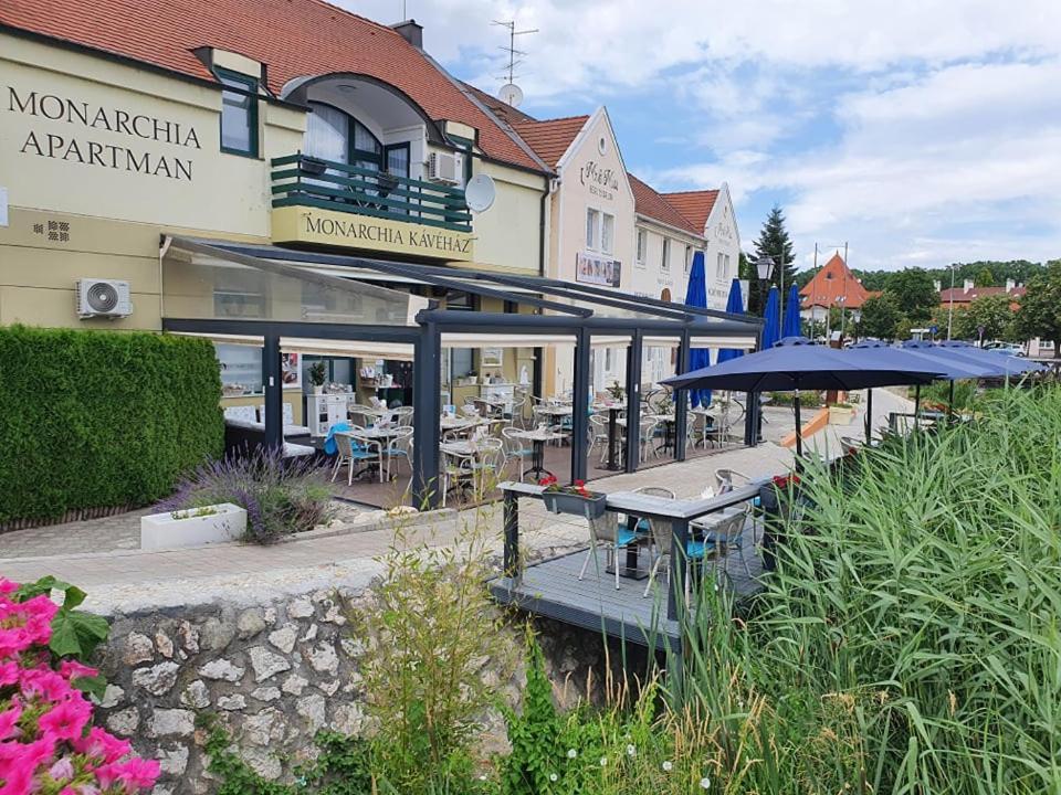 Monarchia Cottage Apartman Mosonmagyaróvár Eksteriør billede